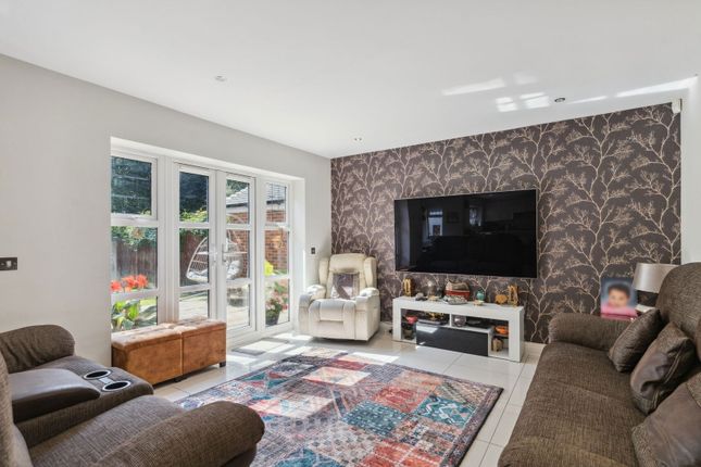 1, Wood End, Rickmansworth photo 4