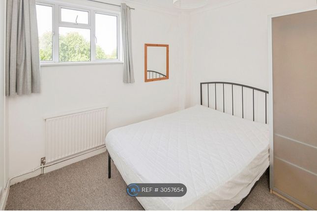 Flat, Thurleigh Court Nightingale Lane, London photo 5