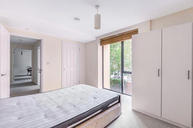 Flat to rent in Kings Road, Reading