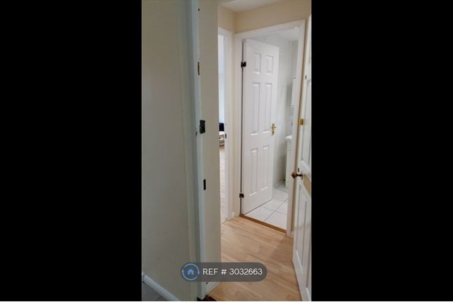 Flat, Guillemot Court Raven Close, Colindale photo 3