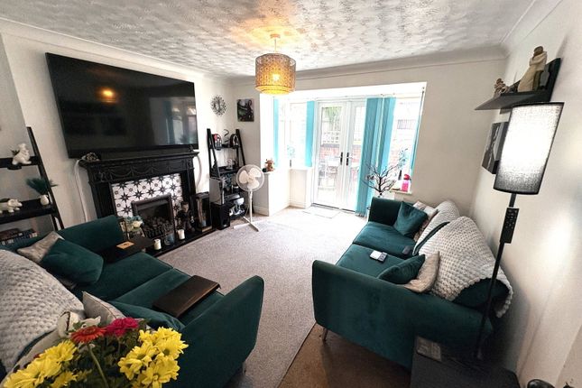 45, Thorn Close, Rugeley photo 2