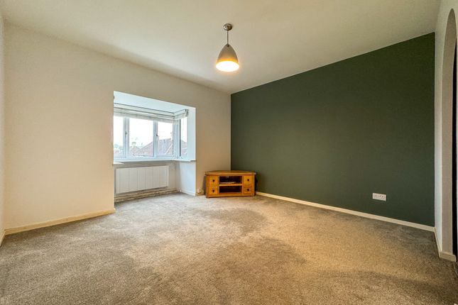 13 Robin Court, Westfield Road, Harpenden photo 2
