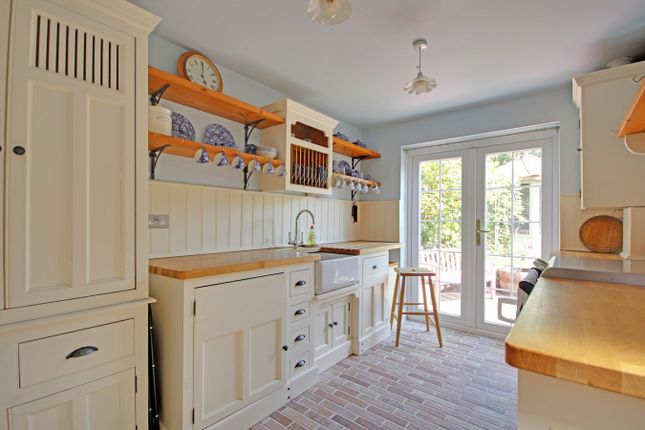 7, Garden Road, Ringwood photo 2