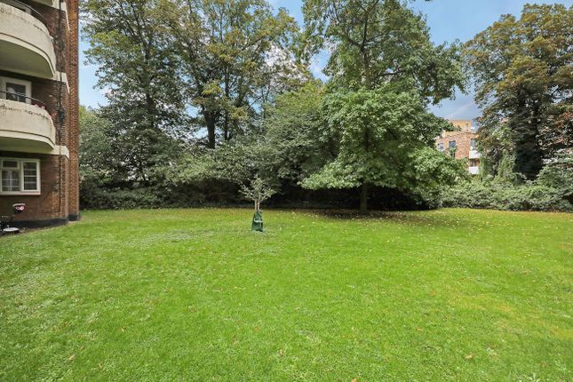 Flat 53, Gunnersbury Court, Bollo Lane, London photo 4