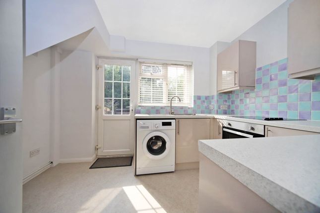 46, Grove Gardens, Tring photo 2