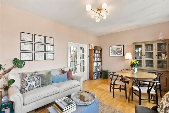 48, Carmichael Court, London photo 4