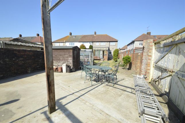 43, Marston Avenue, Dagenham photo 2