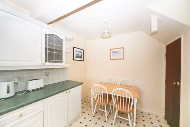 47 Elnup Avenue, Wigan photo 3