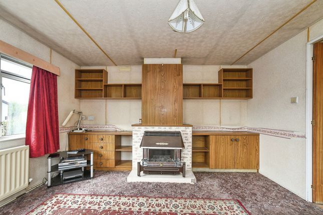 10, Manor Avenue, Lechlade photo 4