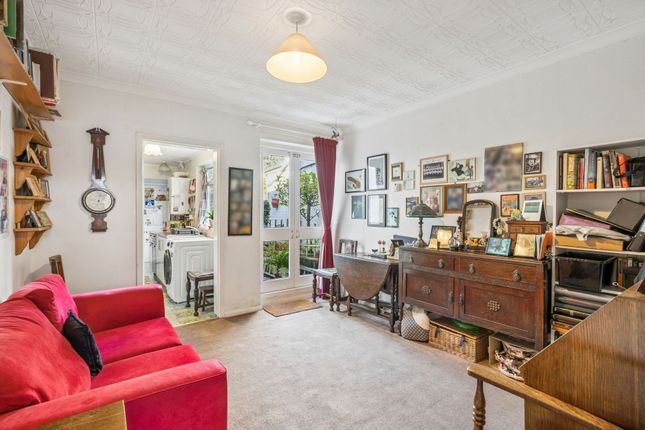 40 Neal Street, Watford photo 4