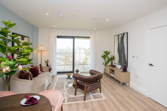Flat 8 Kite House, Hawks Raod , Kingston upon Thames photo 3