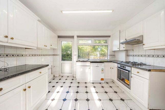 34, Elmgate Gardens, Edgware photo 4