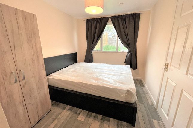 Thumbnail Room to rent in Abbots Road, Edgware