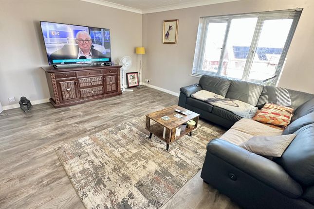 Flat 16, Parklands Court, Saxmundham Way, Clacton-On-Sea photo 2