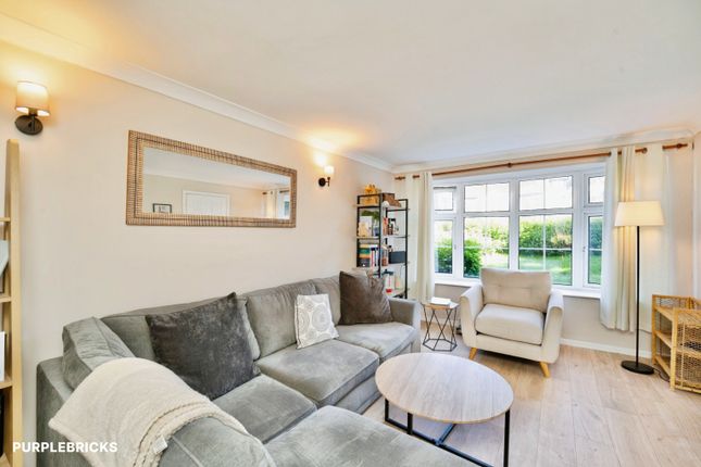52, Cliffe Park Crescent, Wortley, Leeds photo 4