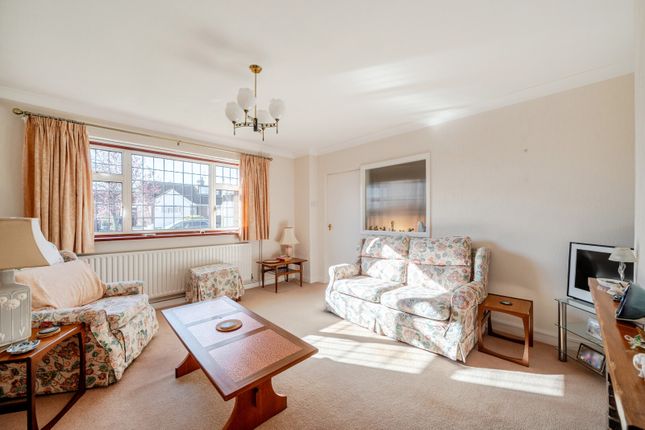 42, Romans Way, Pyrford photo 2