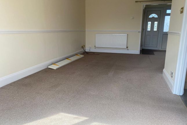 5, Young Close, Clacton On Sea photo 3