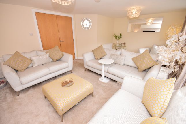 32 Lochburn Gardens, Glasgow photo 4