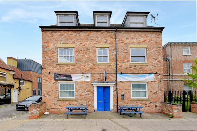 Flat to rent in Lawrence Street, York