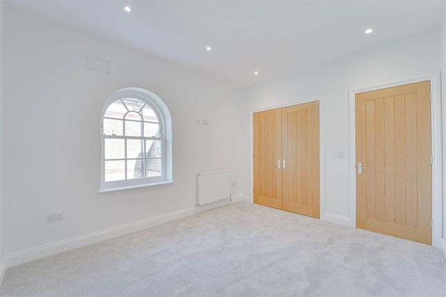 Terraced house for sale in Vicarage Road, Newmarket