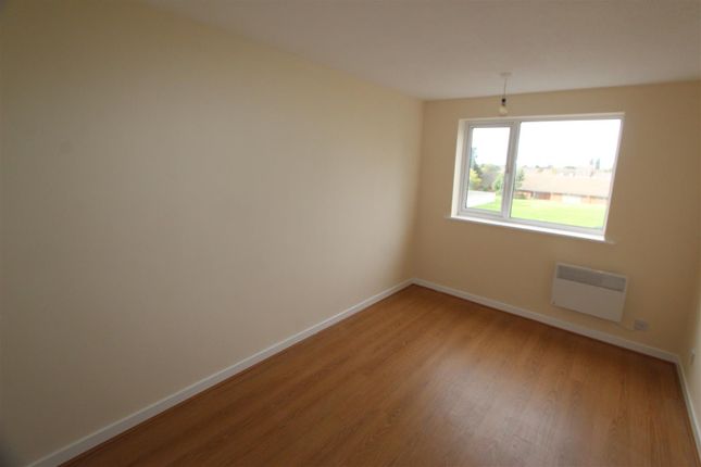 Flat to rent in Stroud Avenue, Willenhall