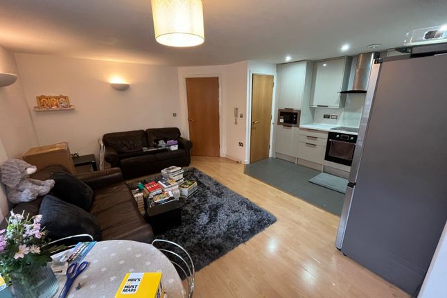 Flat to rent in 6 City Walk, Holbeck, Leeds