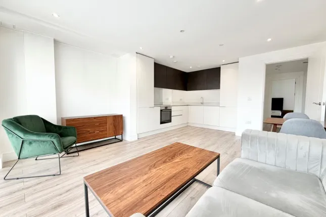 Flat 8, Sapphire Court, Redbridge photo 2