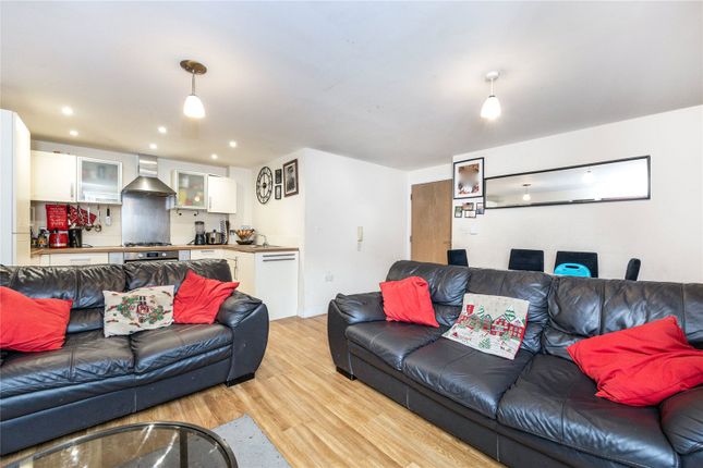 Flat 7, Bakers Court, 95, Brighton Road, Surrey photo 3