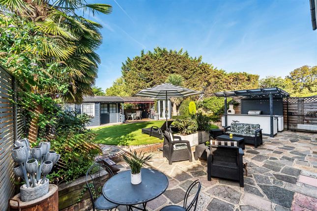 18, Forest Way, Ashtead photo 2