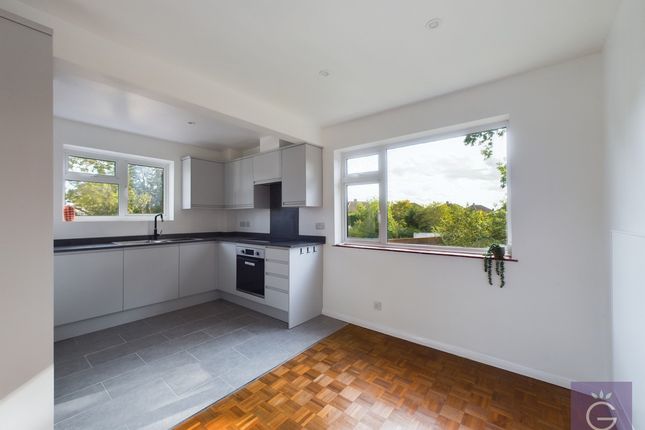 26, Highfield Court, Reading photo 3