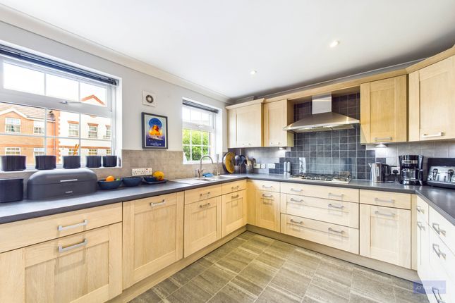 Town house for sale in Meadow View, Chertsey
