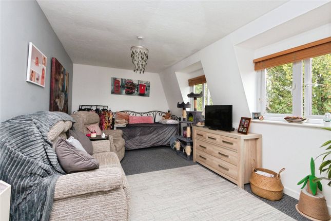 31, Westdeane Court, Hampshire photo 4