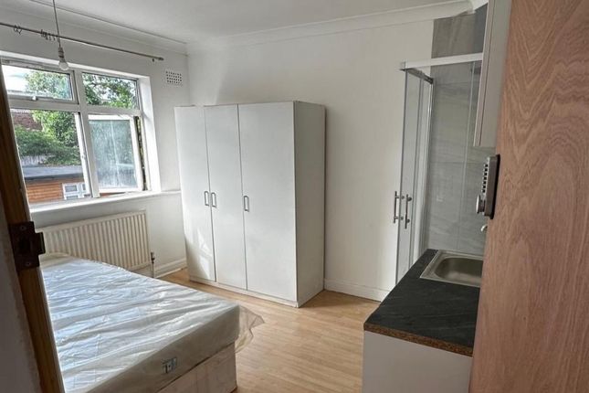 Carlyon Road, Wembley photo 3