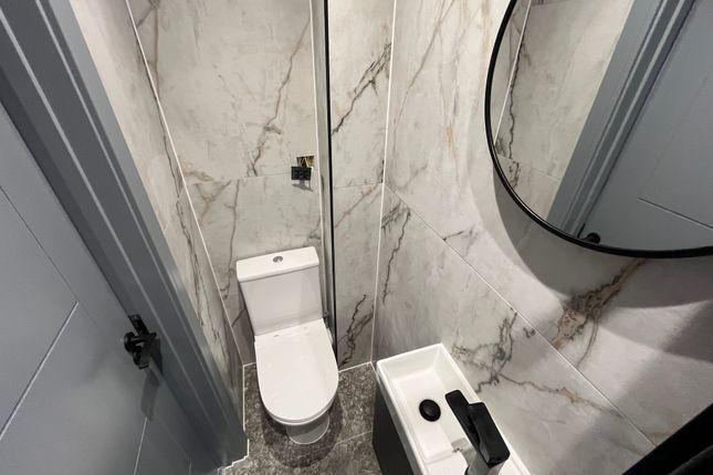 1183, London photo 5
