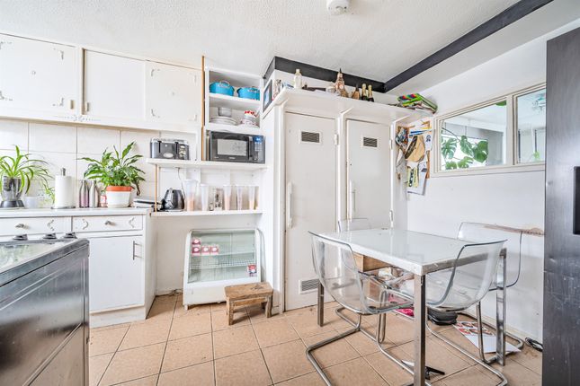 Flat for sale in High Road, London