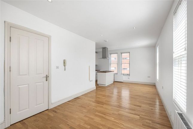 Flat 8, 19, Wavertree Road, London photo 4