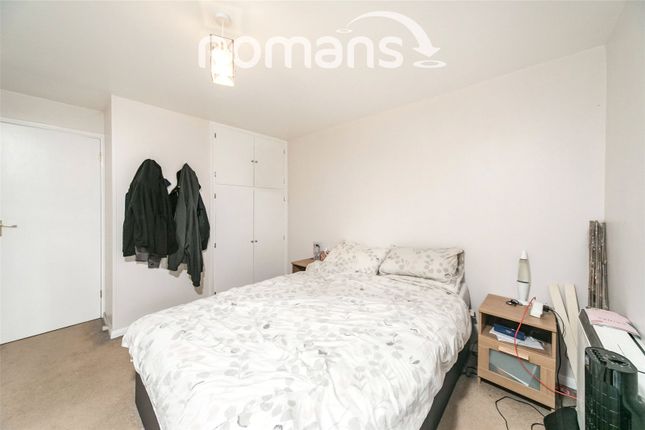21, Canford Court, Berkshire photo 4