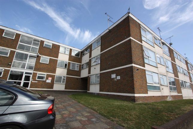 Thumbnail Flat to rent in Stonehill Court, Kings Head Hill, Chingford