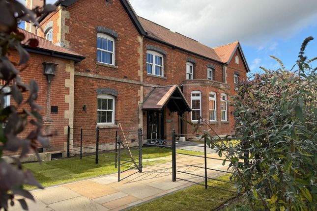 Lavington Lodge, 8 The Old Hospital, Devizes photo 2