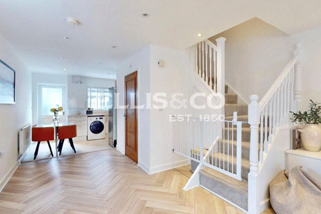 FLAT 3, 17, Locarno Road, Greenford photo 2