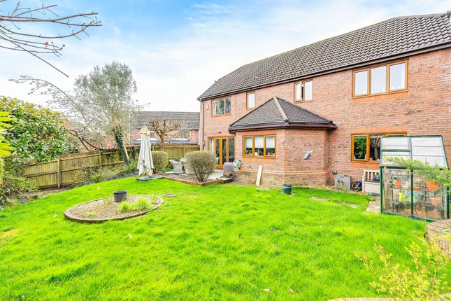 4, Pilgrim Close, Cardiff photo 4
