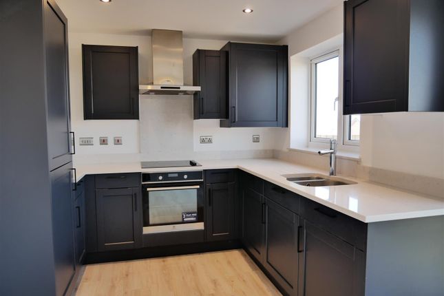 49, Lawrence Drive, Calne photo 3
