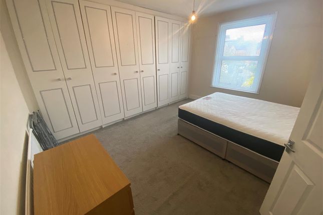25, Montgomery Road, Edgware photo 5