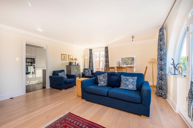 Flat for sale in Arosa Road, Twickenham