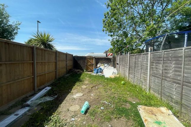 8 Randall Wardell Field, London photo 4