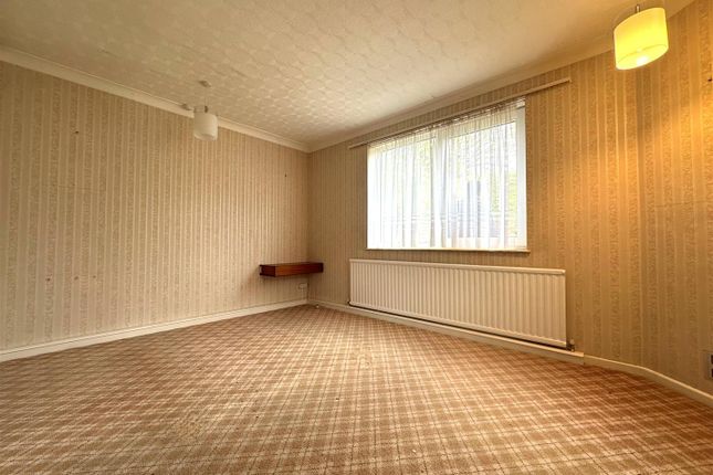Detached bungalow to rent in Woodland Drive, Watford
