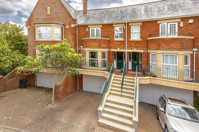 11, Sandy Lane, Virginia Water photo 2