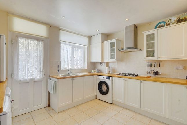 26, Beechmont Gardens, Southend-on-sea photo 4