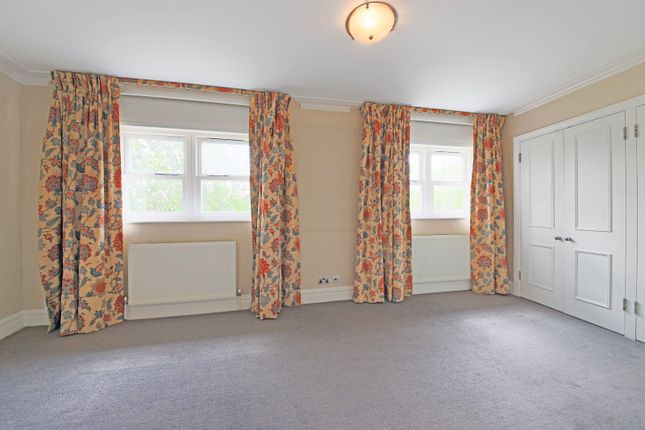 Terraced house to rent in The Crescent, Cambridge