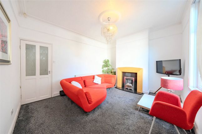 21, Woodlands Avenue, Pudsey photo 2